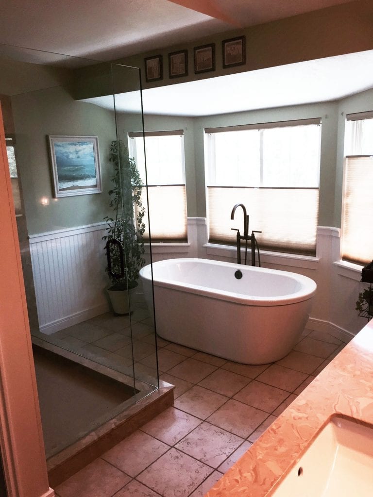 From colorful tiles to unique bathtubs, and more, we’ll walk you through the hottest bathroom remodeling trends in 2023.